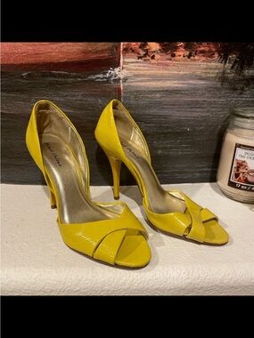 Michael Antonio Yellow Crisscross Open-Toe Stiletto Pumps